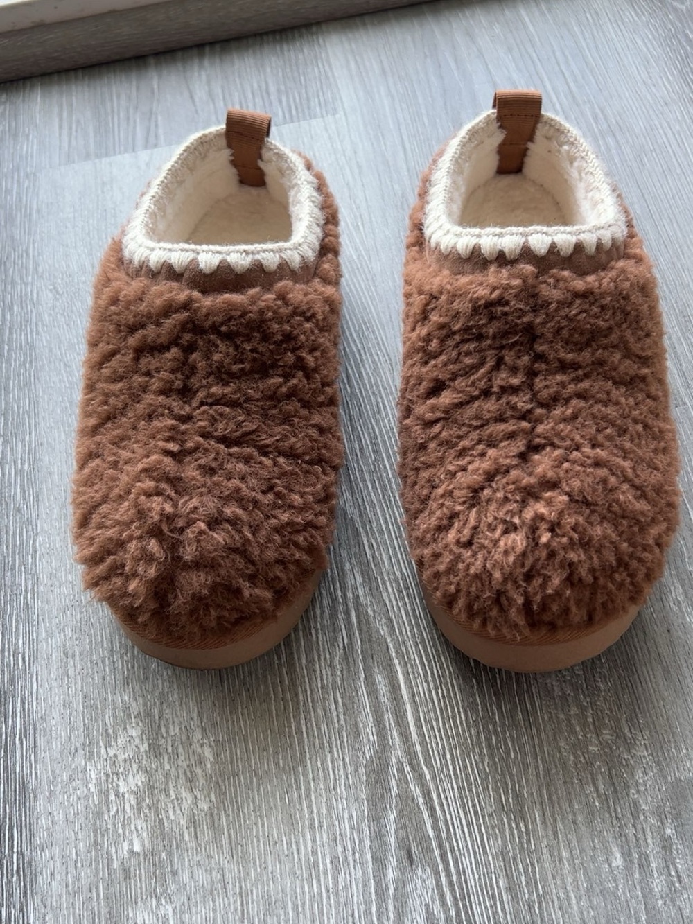 Auden Brown and White Clog Slippers. Women’s Size 6 - Picture 4 of 5